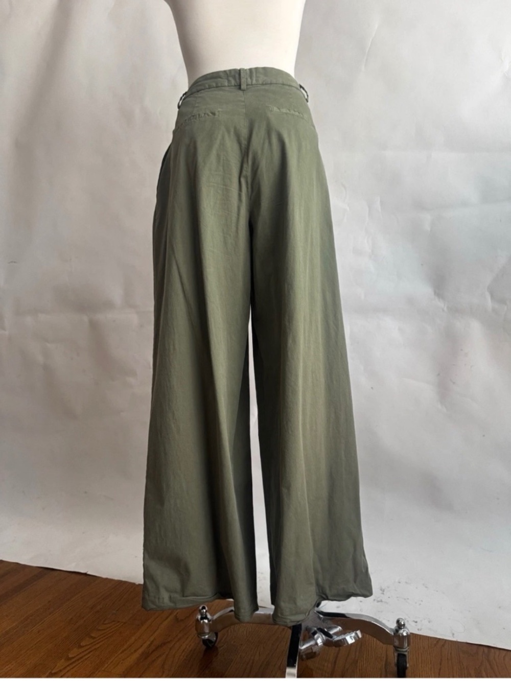 Nili Lotan pleated cotton pants - Picture 3 of 5